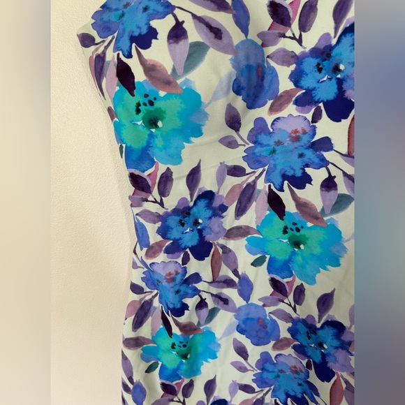 Knix Top Womens Medium Blue Floral Luxelift V-Neck Shapewear Slimming Tank - Picture 2 of 6